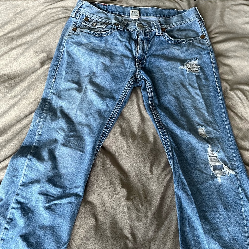 Men’s True Religion “Joey Big T” light wash distressed jeans size 38 W 32 L